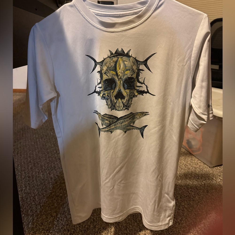 Columbia Youth 14/16 Omni-wick sweat proof activewear White Skull Graphic Tee
